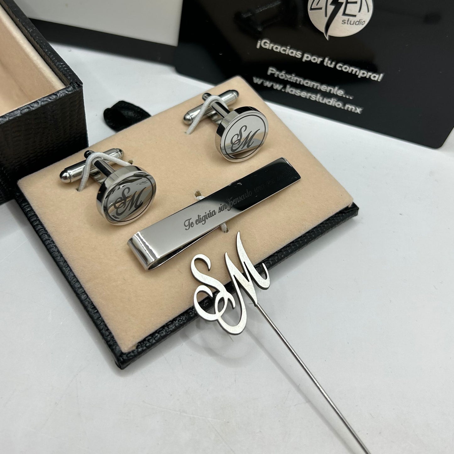 Paquete Premium de Mancuernillas, Boutonnier y Pisa Corbata Personalizado