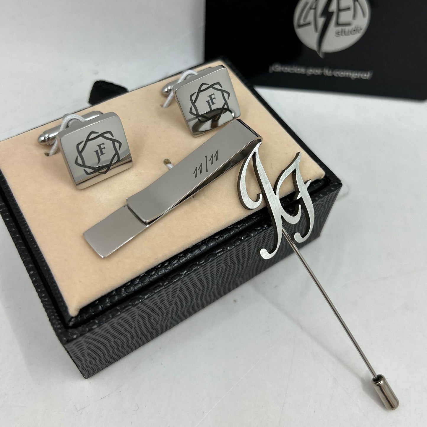 Paquete Premium de Mancuernillas, Boutonnier y Pisa Corbata Personalizado