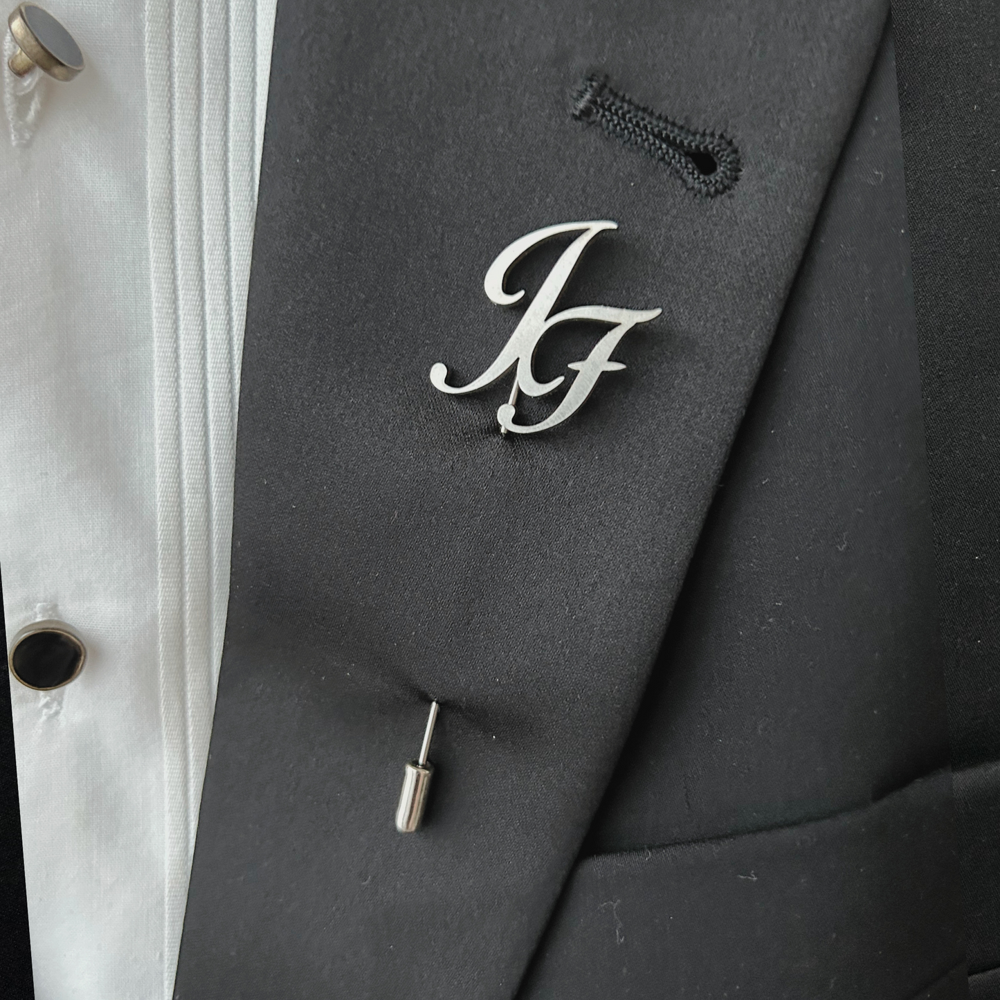 Boutonnier personalizado en acero inoxidable