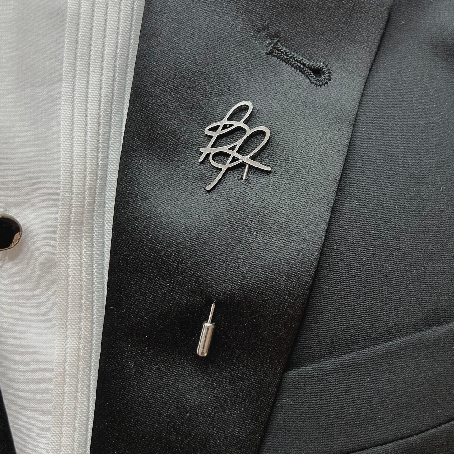 Boutonnier personalizado en acero inoxidable